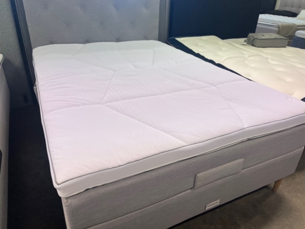 Og Outlast topmadras Elevationsseng med gavl 140x200 cm