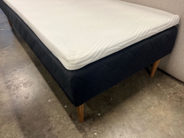 Komplet med ben og topmadras Boxmadras FAST