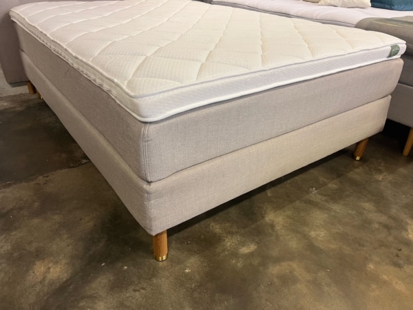 med 9 cm. tyk lukus latex topmadras 140 x 200 Kontinental
